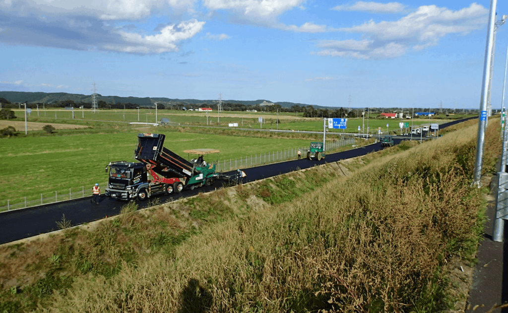 山花鶴丘線（補助）工事（舗装工）